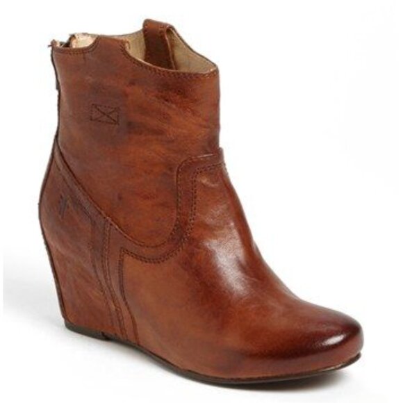 Frye ‘Carson’ Antiqued Leather Wedge Bootie Cognac Size 8.5 - Picture 1 of 11